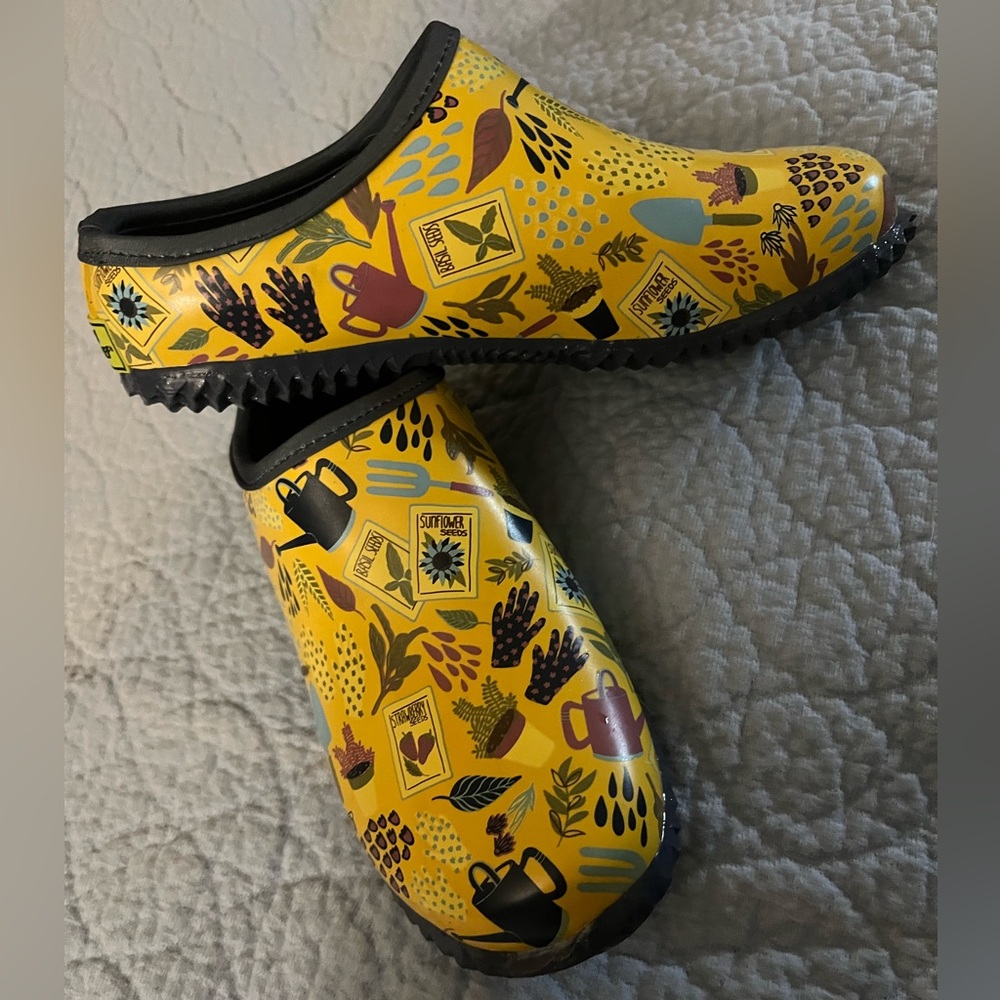 Western Chief Clogs - Picture 2 of 16